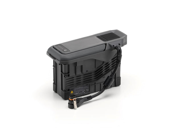 DJI TB100C tápkábeles akkumulátor fehér háttéren