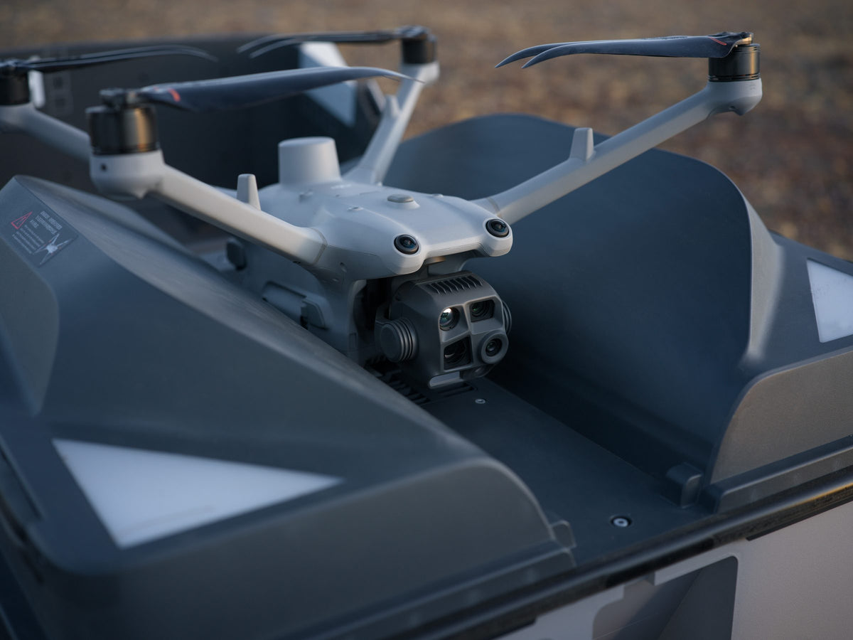 A kabin – itt tölt és vár a drón – hivatalos DJI-fotó
